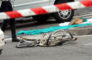 Schianto mortale ad Ischia, morta una ciclista: la donna era un Caporal maggiore dell’esercito