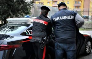 Napoli, arrestato stalker camorrista: vittima costretta a lasciare l’Italia