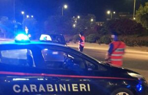 Napoli: 14enne al volante, denunciato con due 17enni, carabinieri sequestrano centraline per rubare auto
