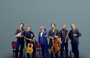 Melodie senza tempo a Santa Maria La Nova dove trionfa la grande canzone napoletana con Pisapia & Gruppo Smeraldo
